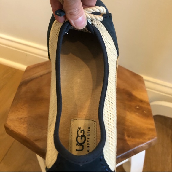 Ugg Navy and Ivory Slip On Flats - Size 9 - Picture 5 of 15